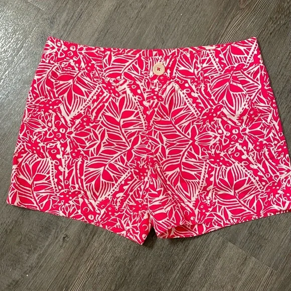 Lilly Pulitzer Punch Pink Giraffe Print Shorts - Picture 1 of 4